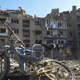 Au moins sept personnes ont été tuées lundi soir à Pokrovsk lors d'une double frappe sur des bâtiments civils, selon Kiev.